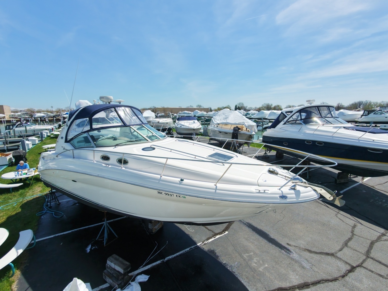 IN A MEETING 32ft Sea Ray Yacht For Sale