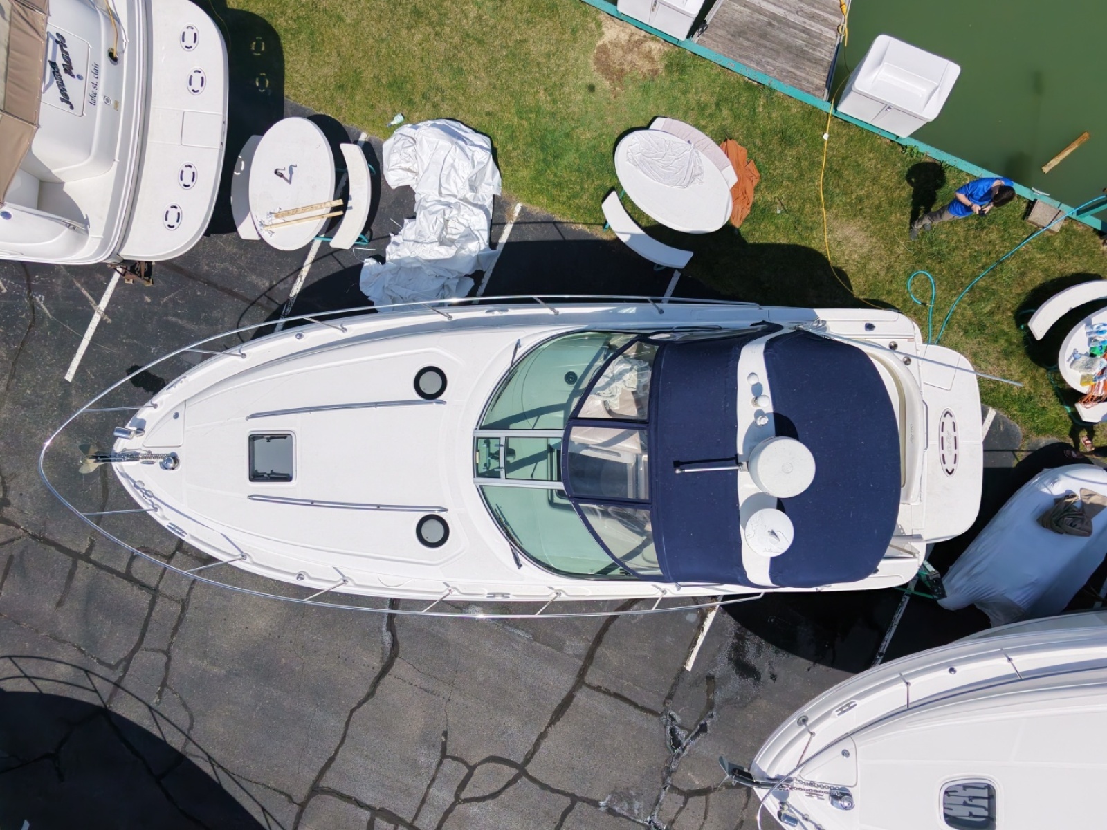 IN A MEETING 32ft Sea Ray Yacht For Sale