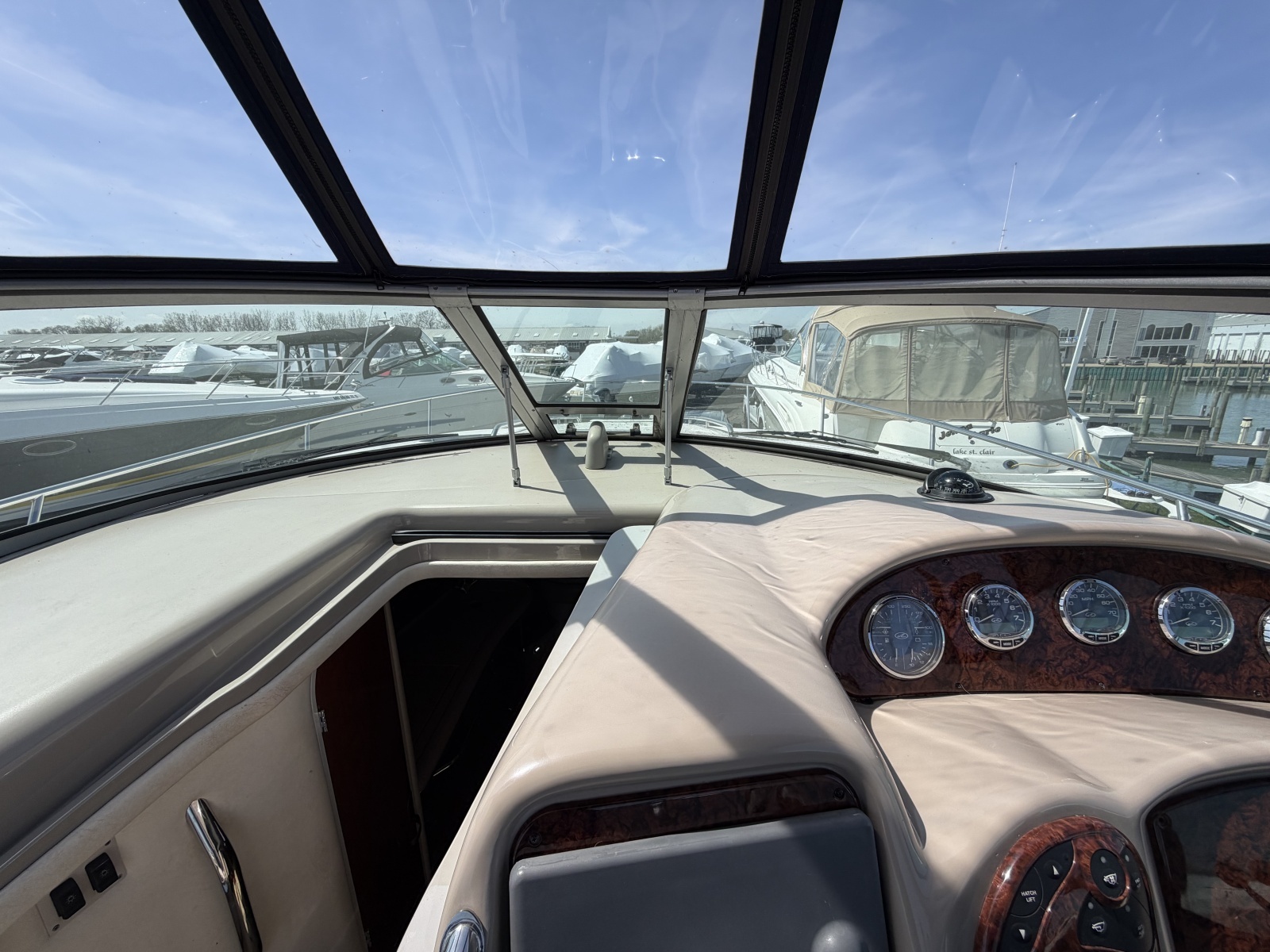 IN A MEETING 32ft Sea Ray Yacht For Sale