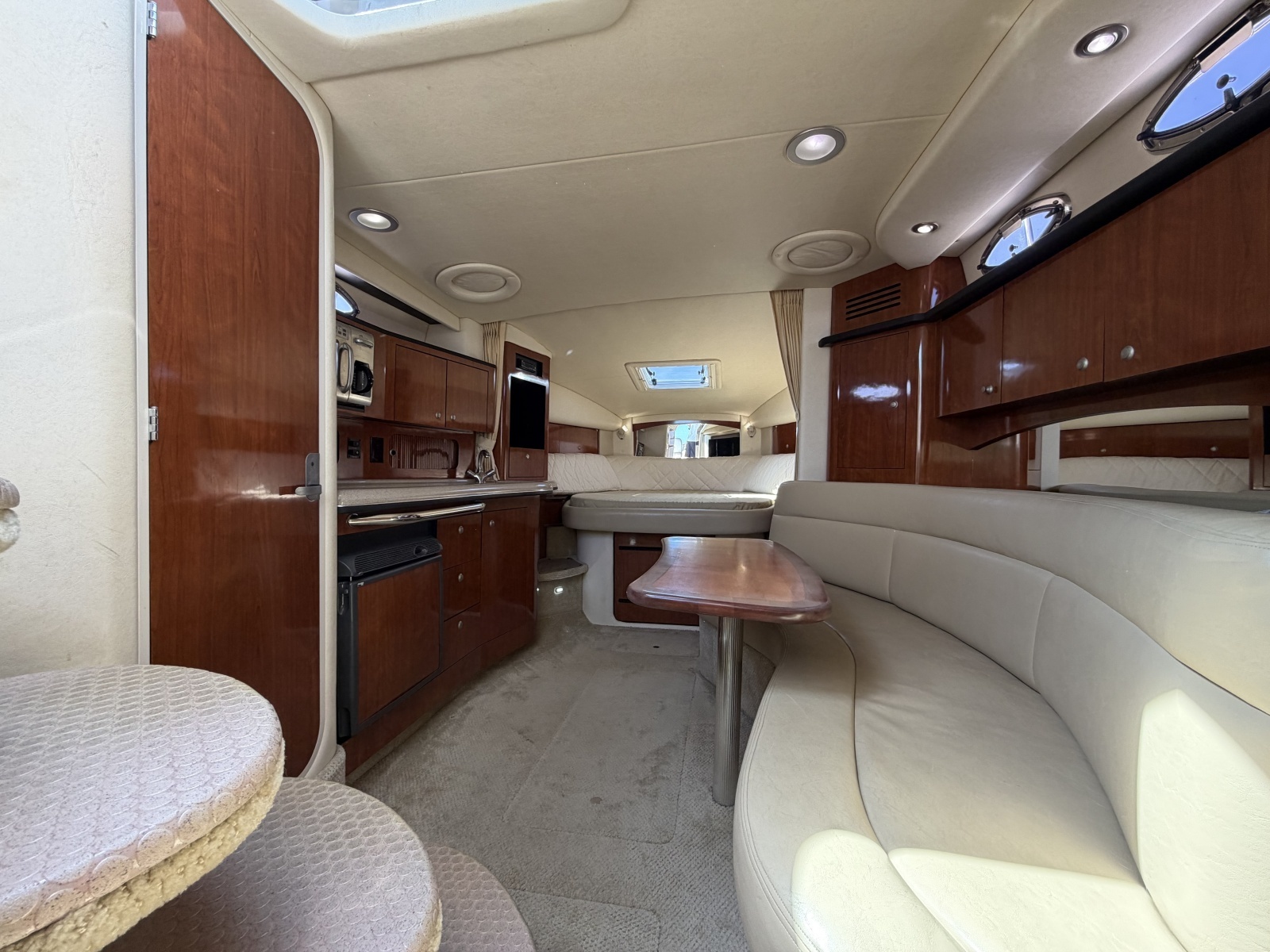 IN A MEETING 32ft Sea Ray Yacht For Sale