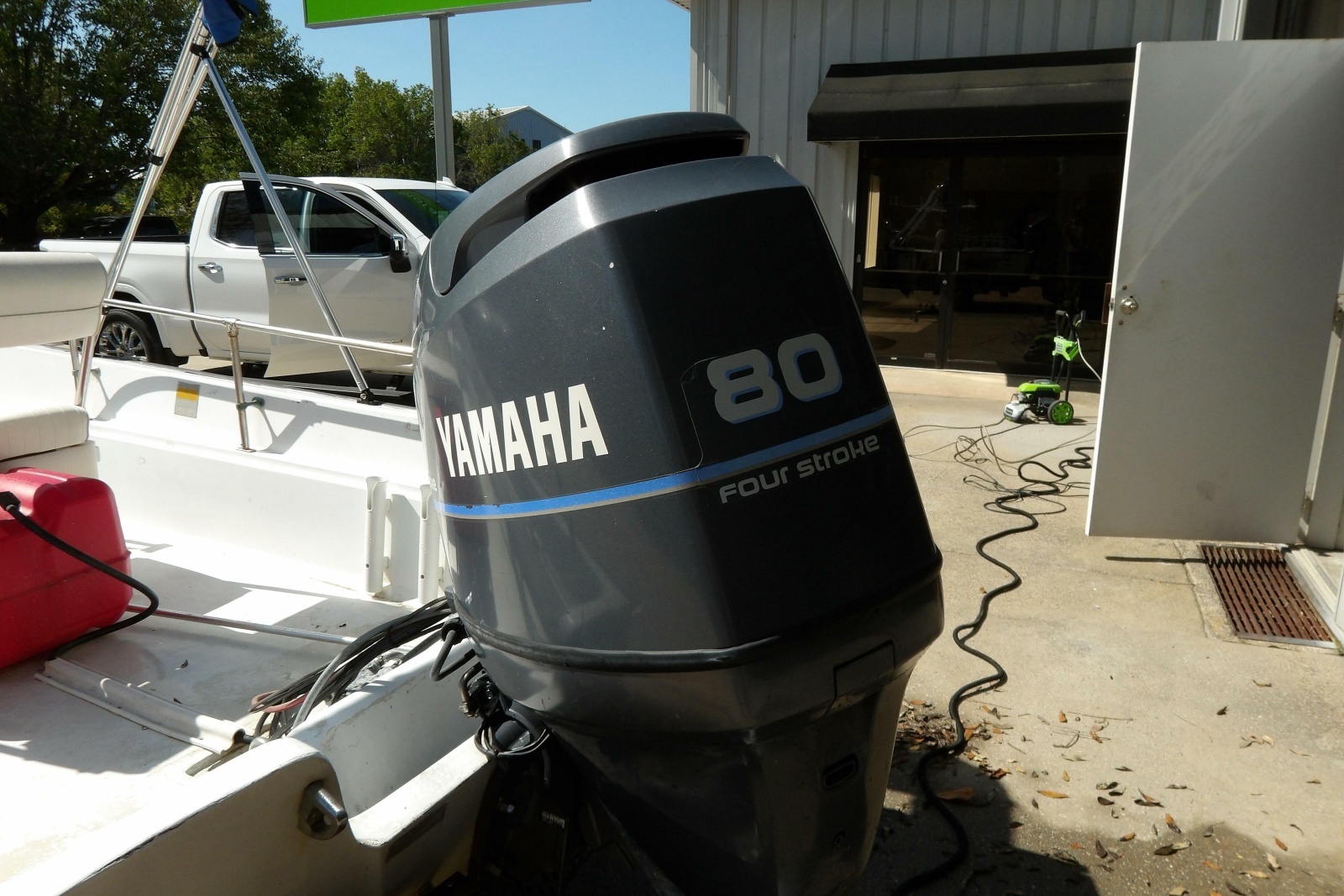 17ft Boston Whaler Yacht For Sale