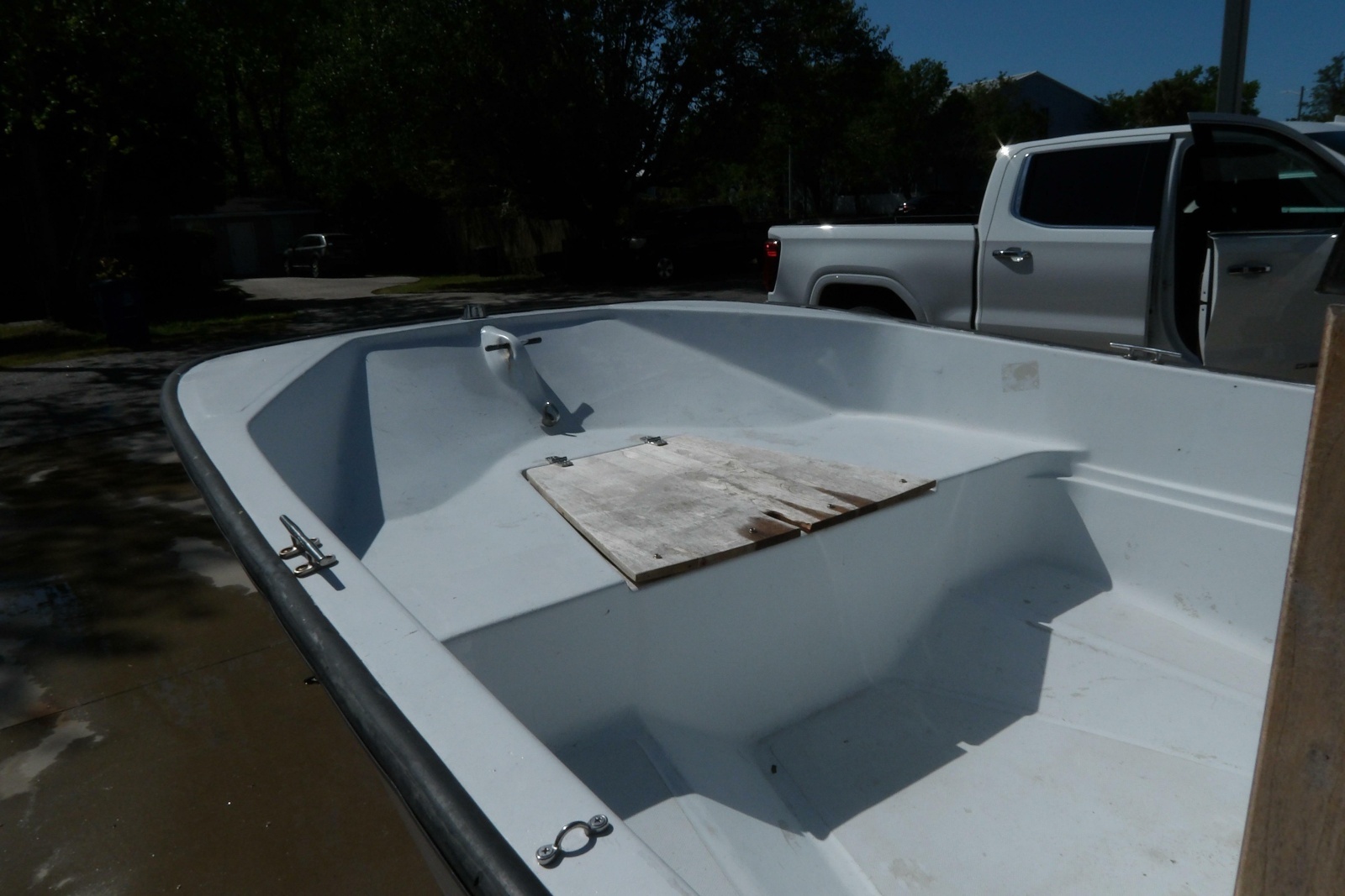 17ft Boston Whaler Yacht For Sale