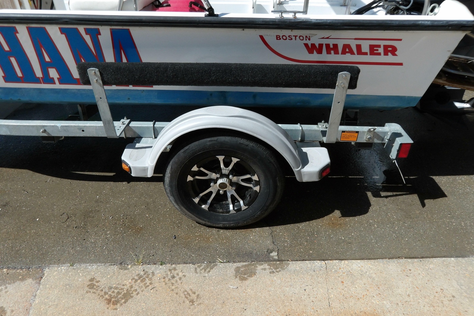 17ft Boston Whaler Yacht For Sale