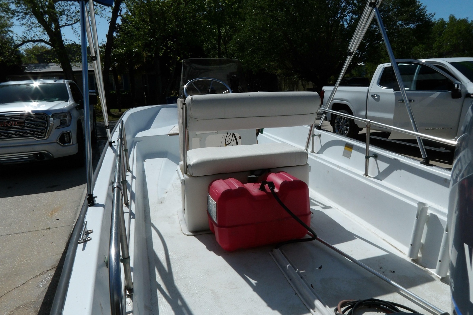 17ft Boston Whaler Yacht For Sale