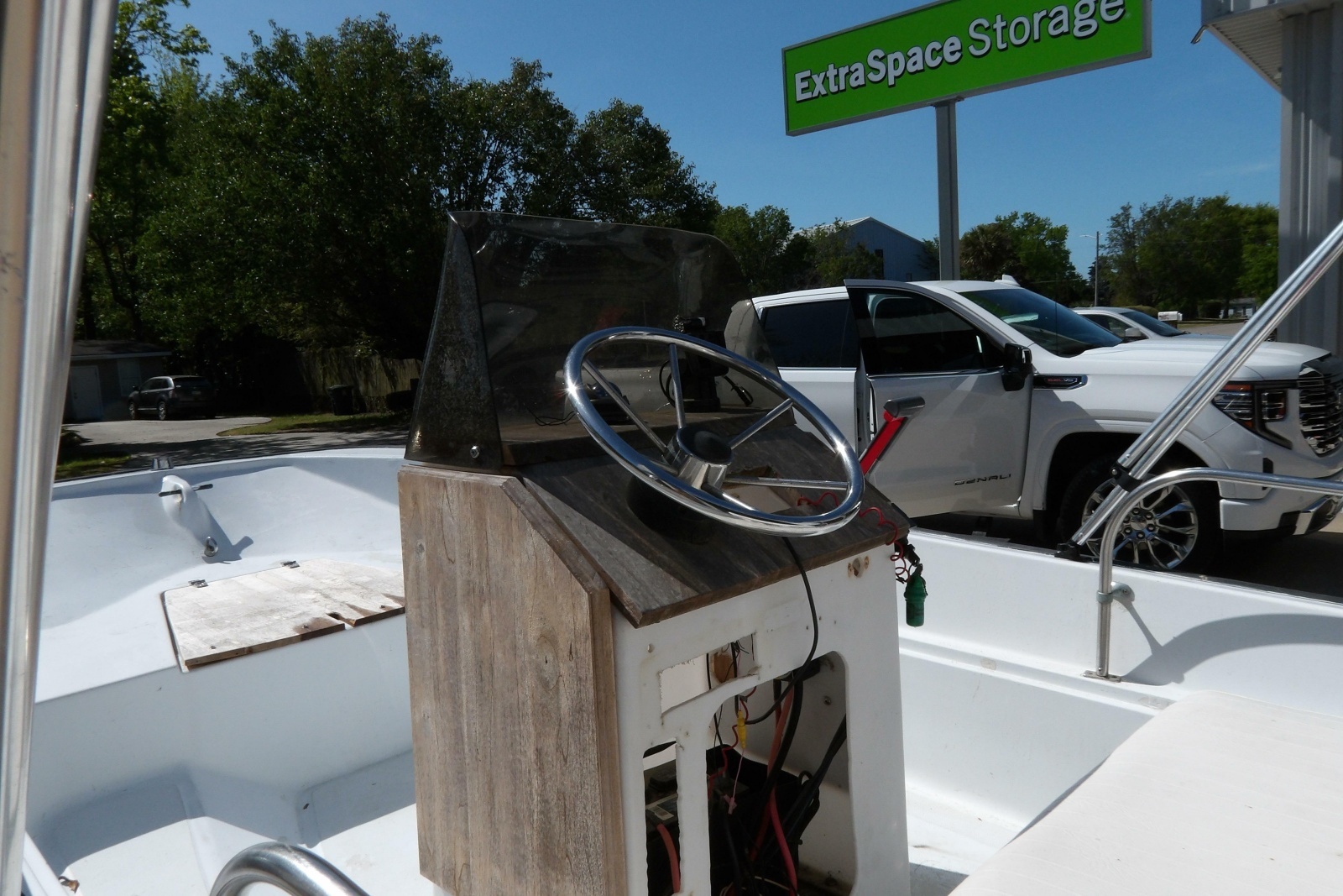 17ft Boston Whaler Yacht For Sale