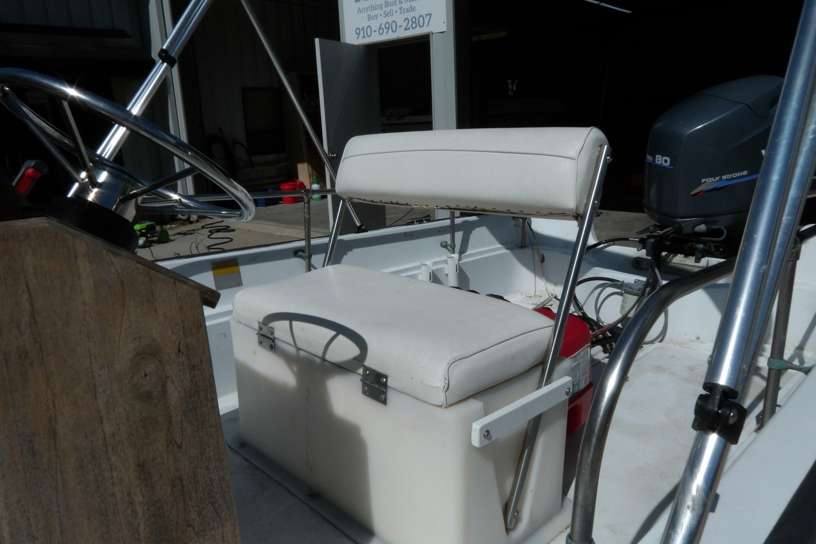 17ft Boston Whaler Yacht For Sale