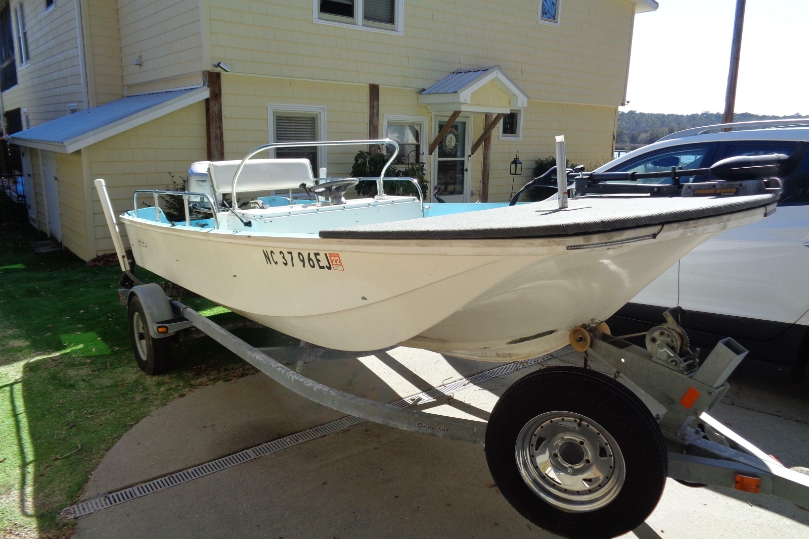 17ft Boston Whaler Yacht For Sale