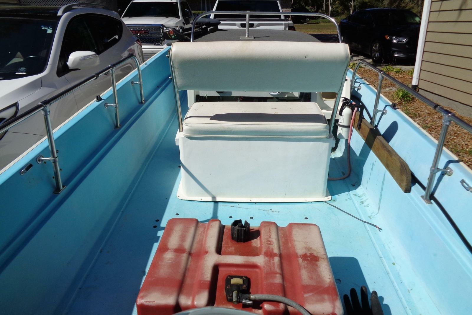 17ft Boston Whaler Yacht For Sale