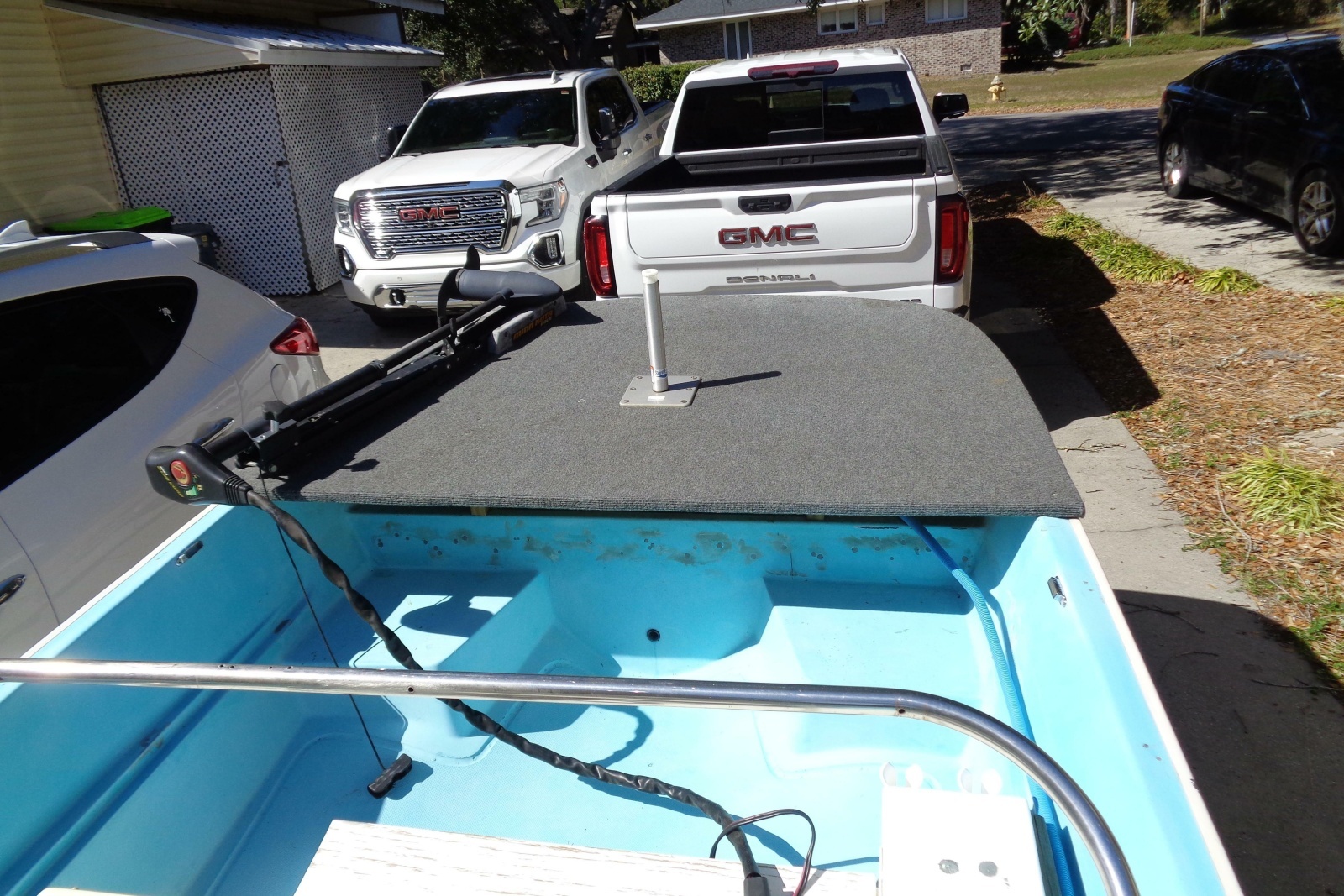 17ft Boston Whaler Yacht For Sale