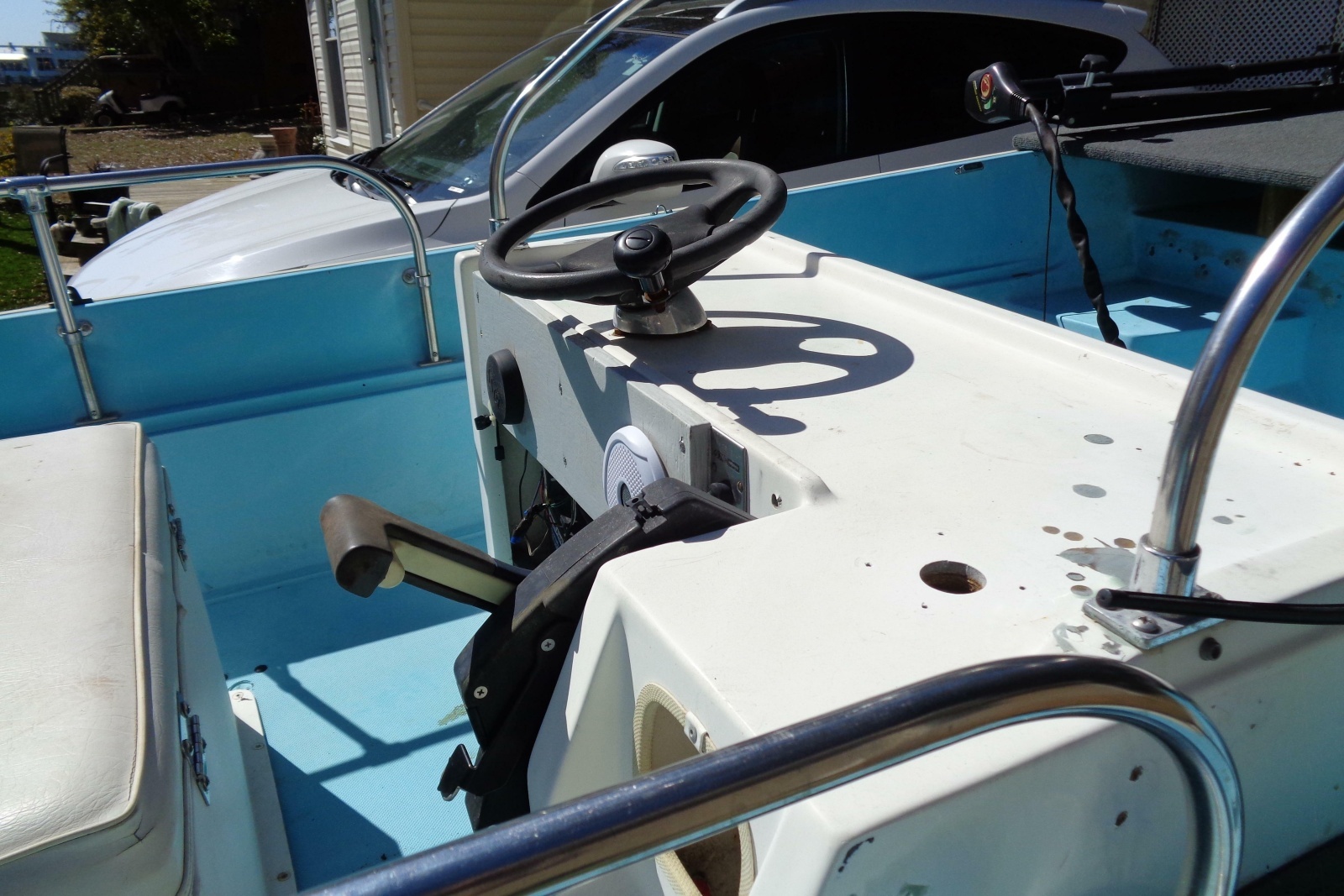 17ft Boston Whaler Yacht For Sale