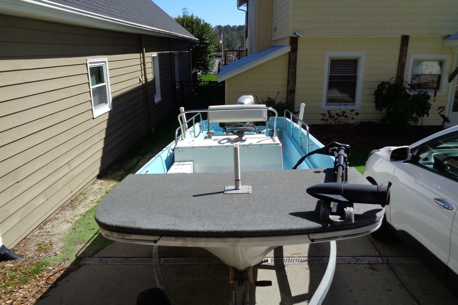 17ft Boston Whaler Yacht For Sale