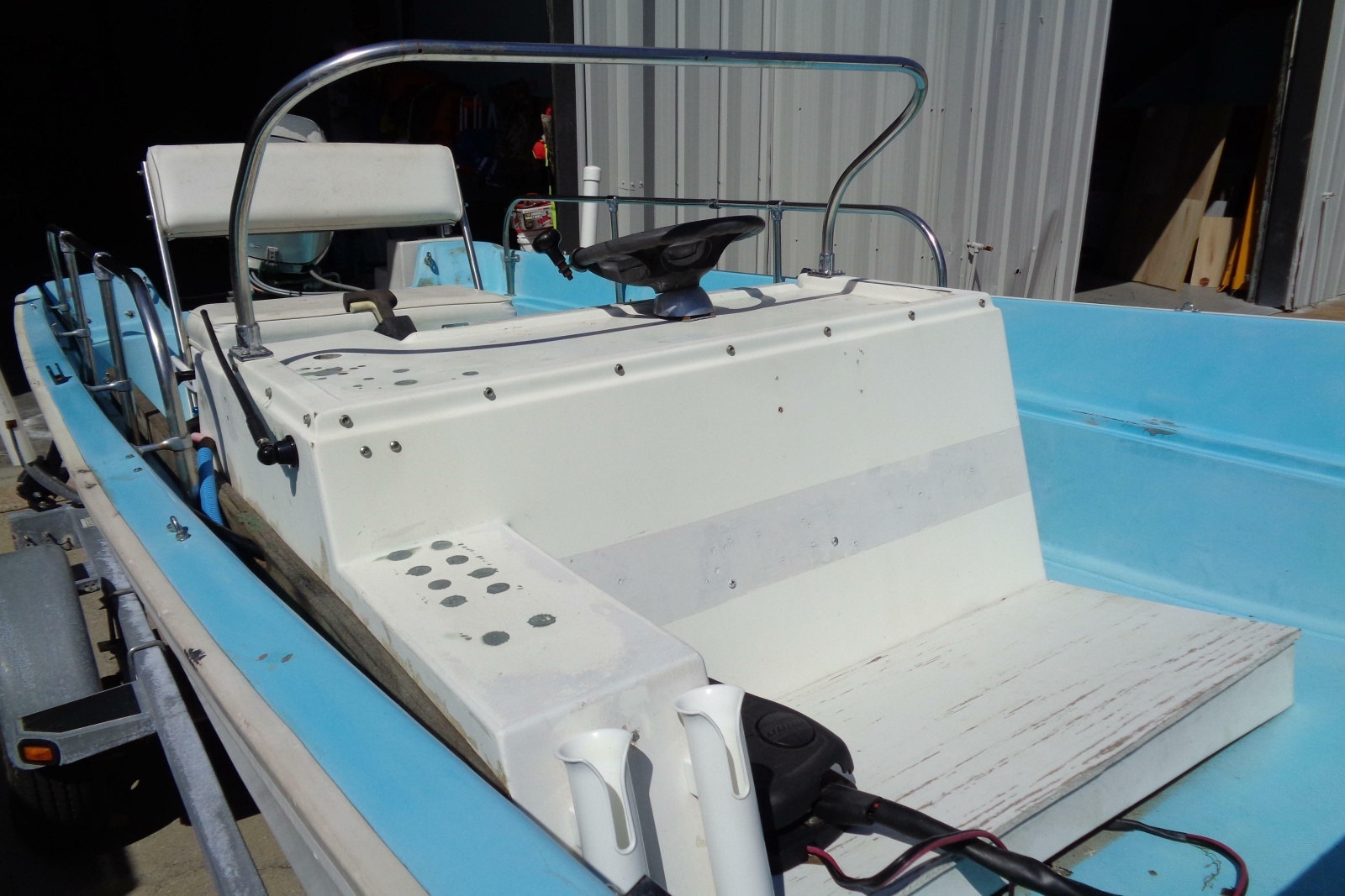 17ft Boston Whaler Yacht For Sale