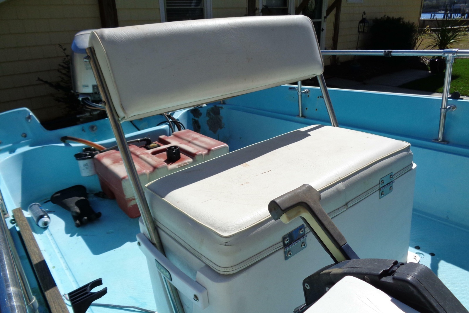 17ft Boston Whaler Yacht For Sale