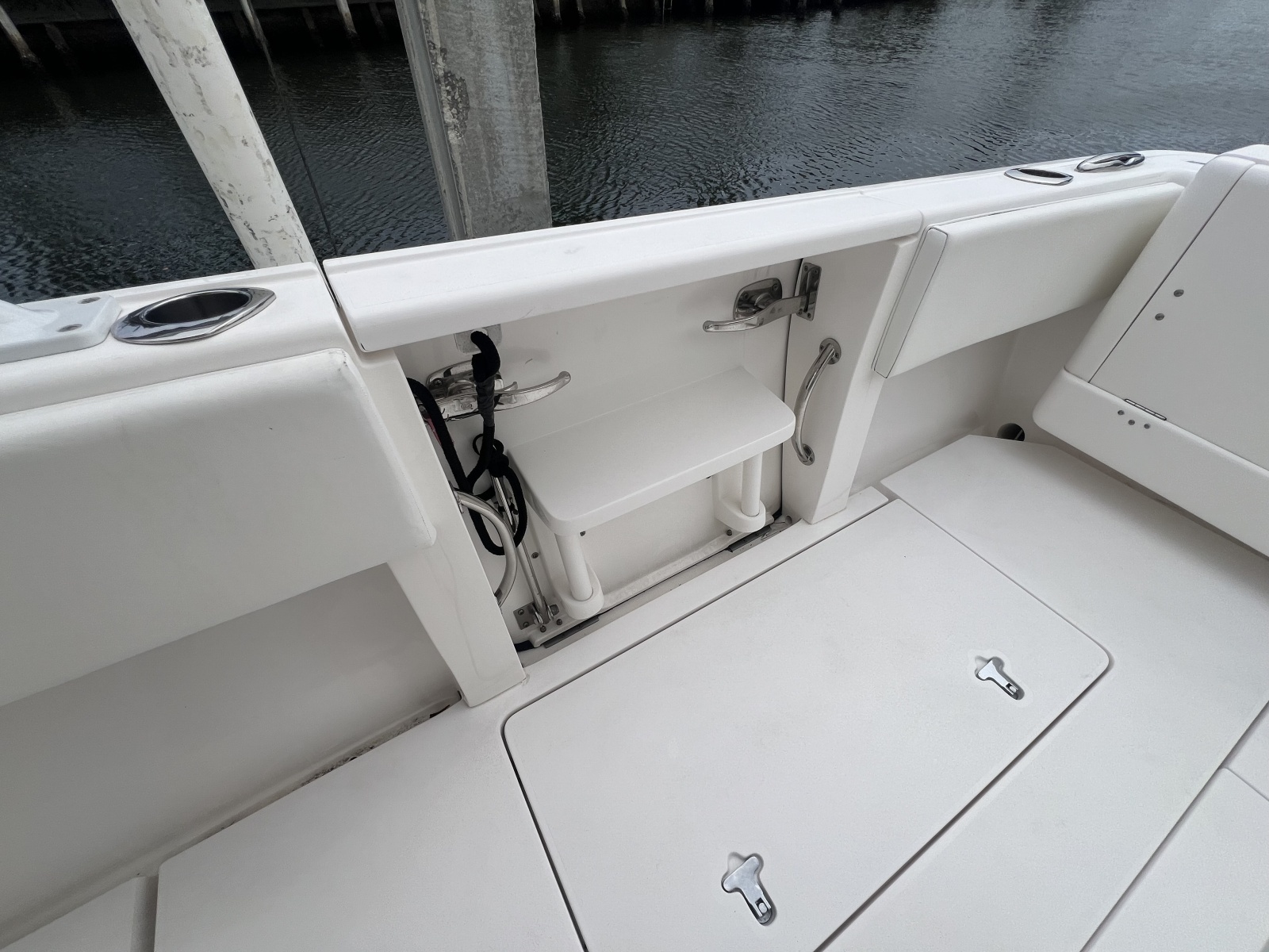 Intrepid 32 PATRICIA - Cockpit