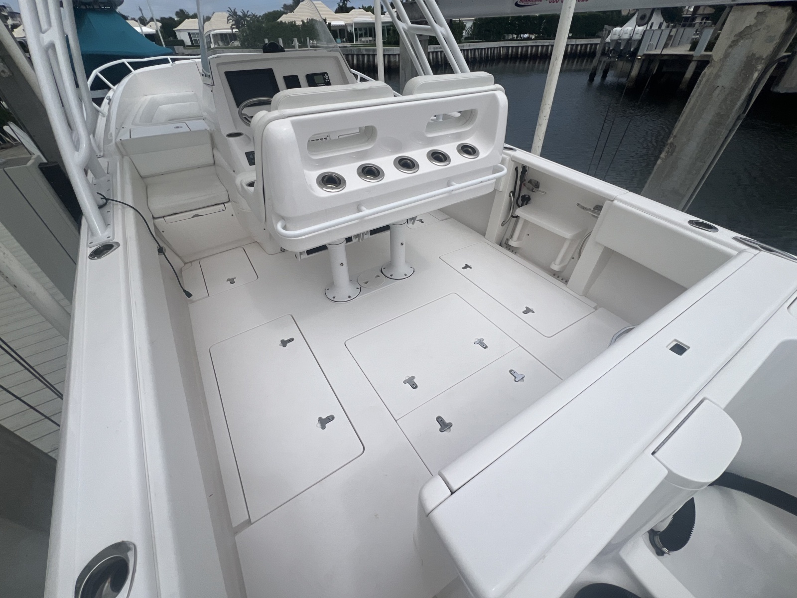 Intrepid 32 PATRICIA - Cockpit