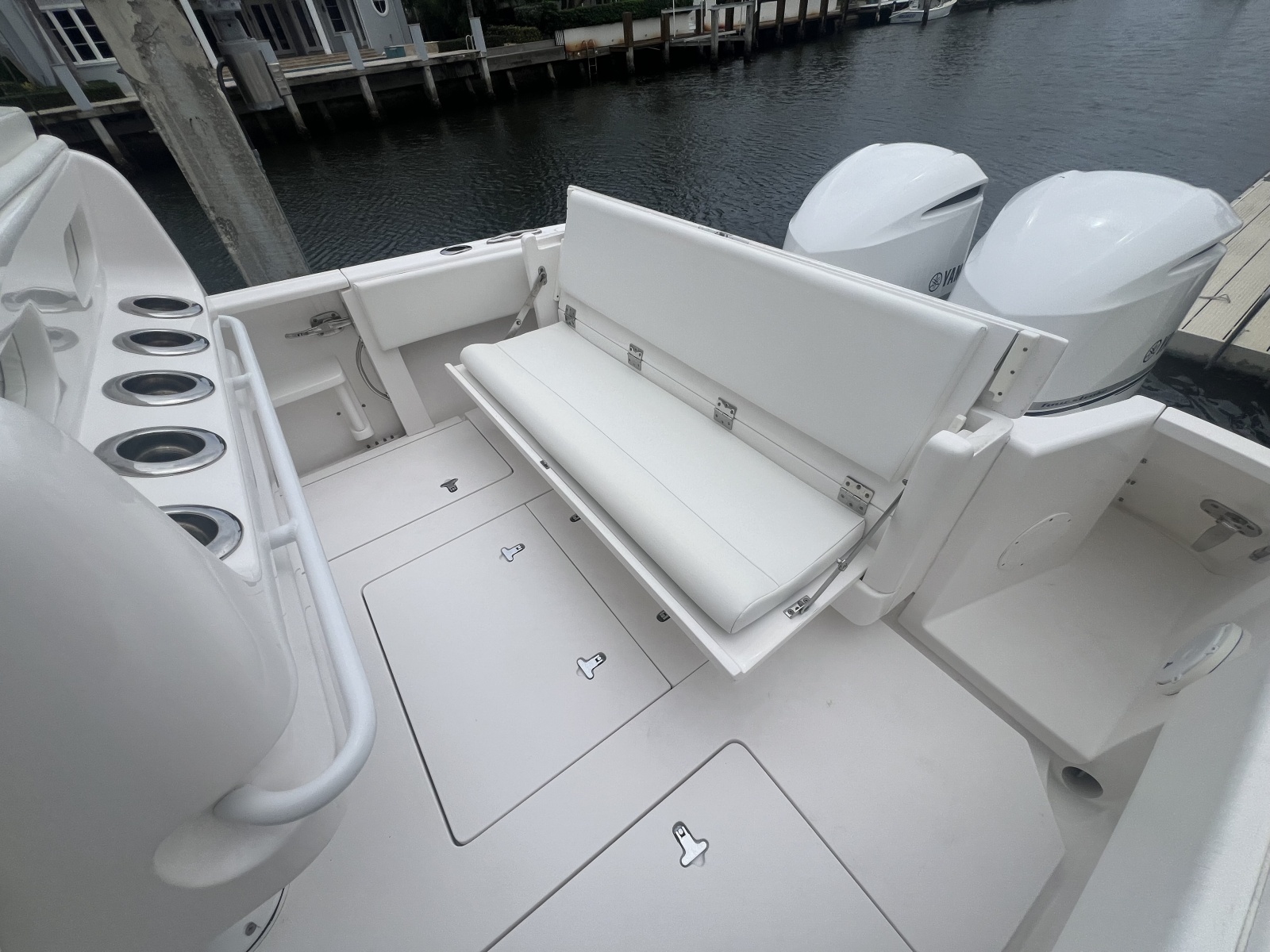 Intrepid 32 PATRICIA - Cockpit