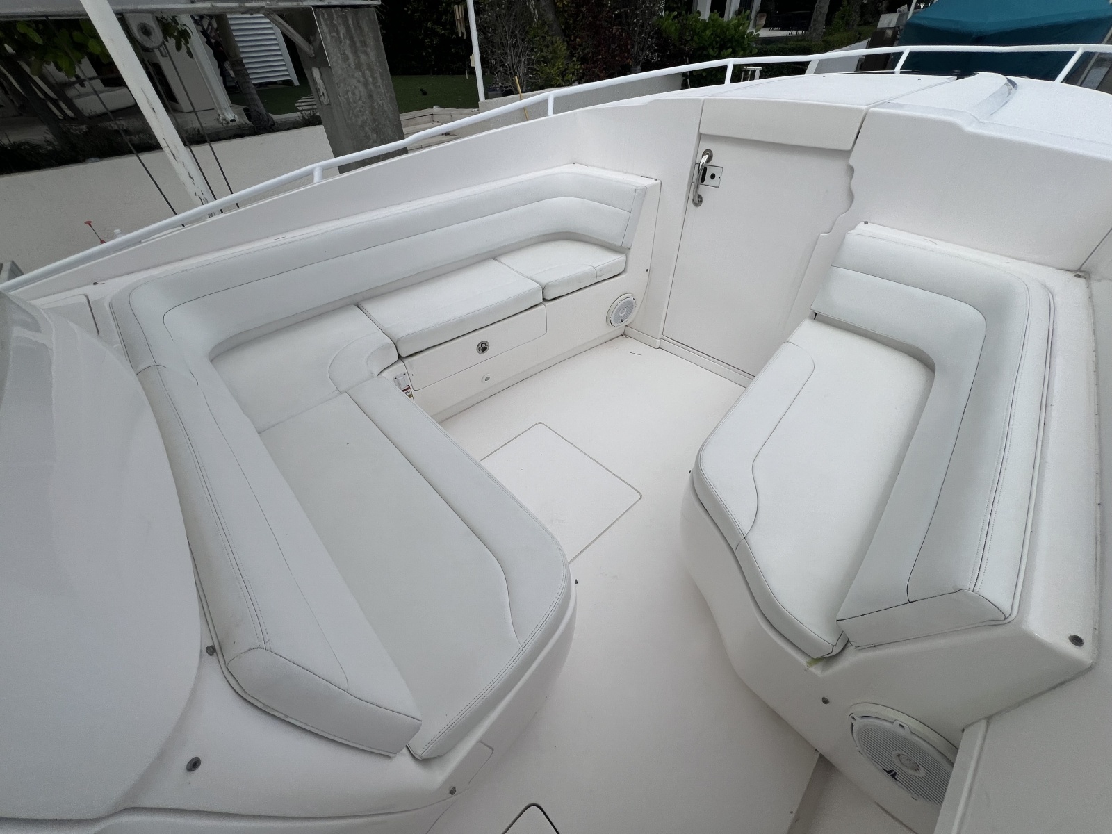 Intrepid 32 PATRICIA - Forward Seating 