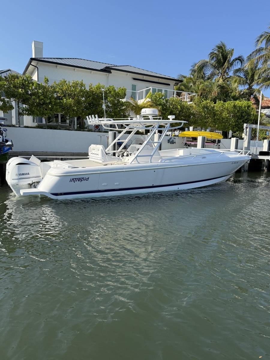 Intrepid 32 PATRICIA - Exterior
