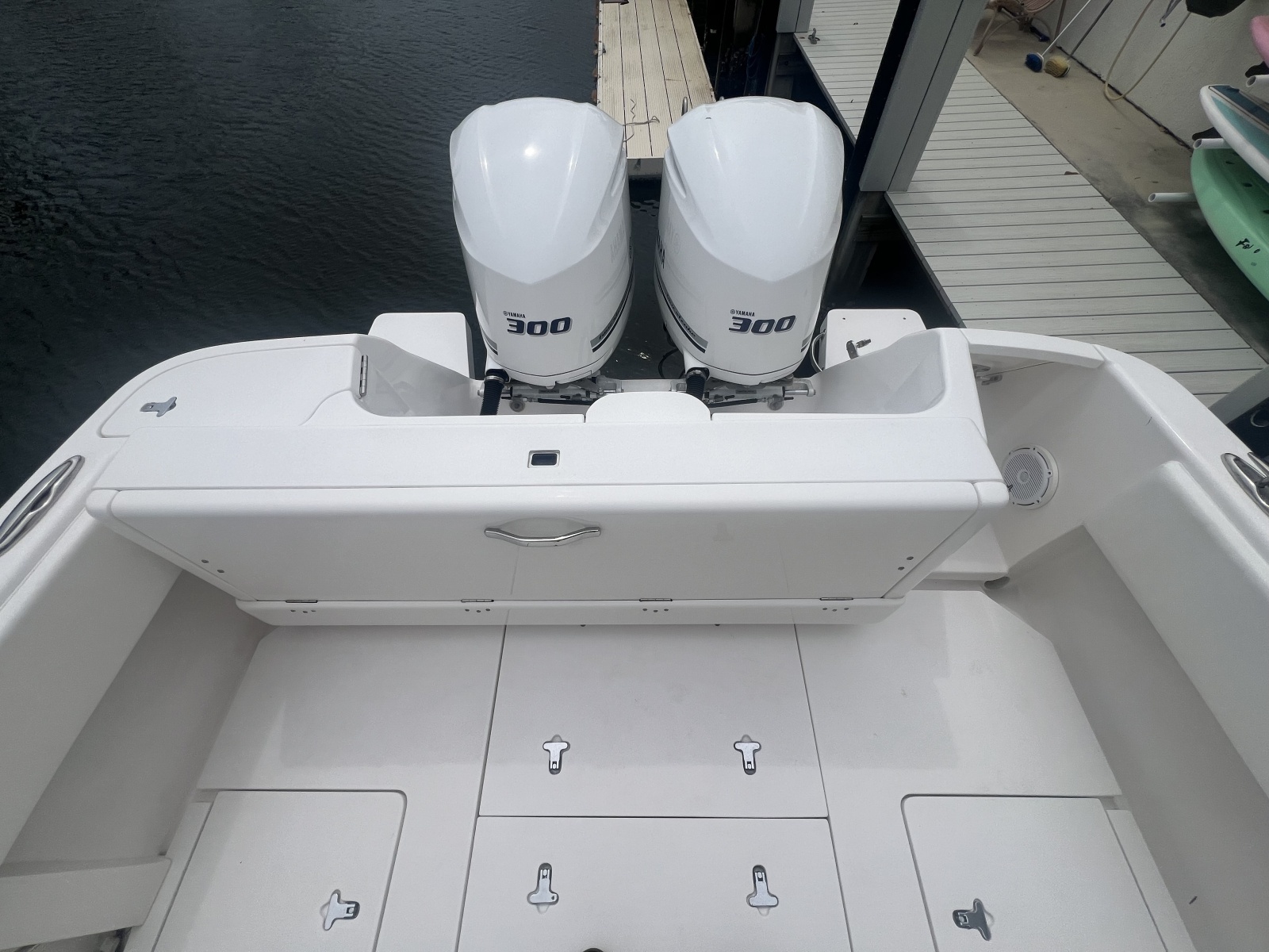 Intrepid 32 PATRICIA - Engines