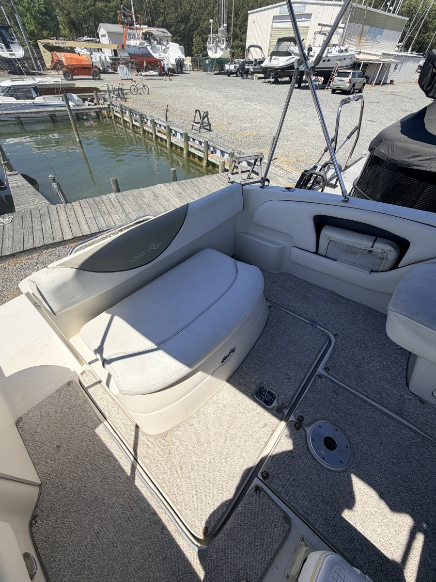 27' 2007 Sea Ray 250 Amberjack