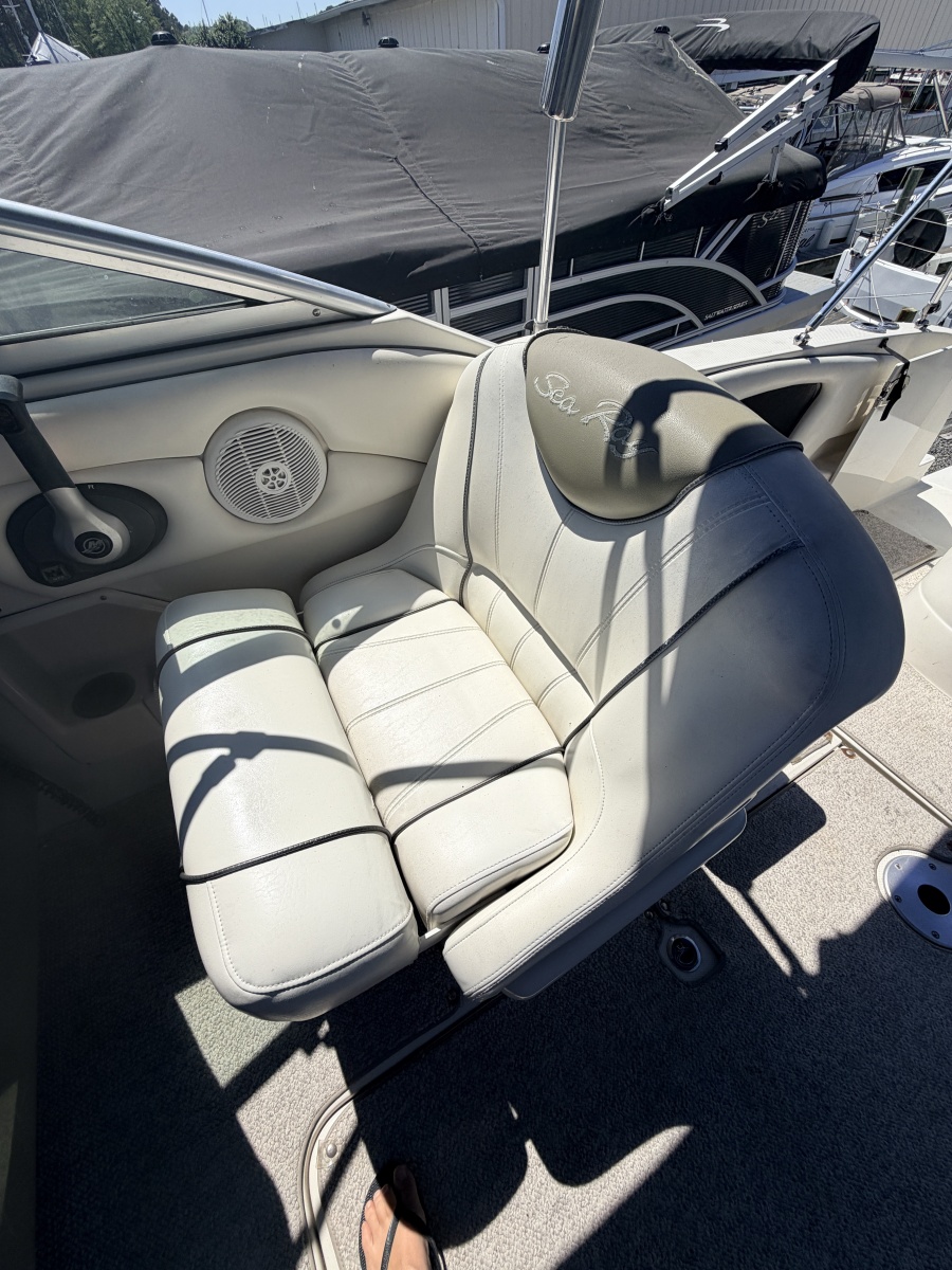 27' 2007 Sea Ray 250 Amberjack
