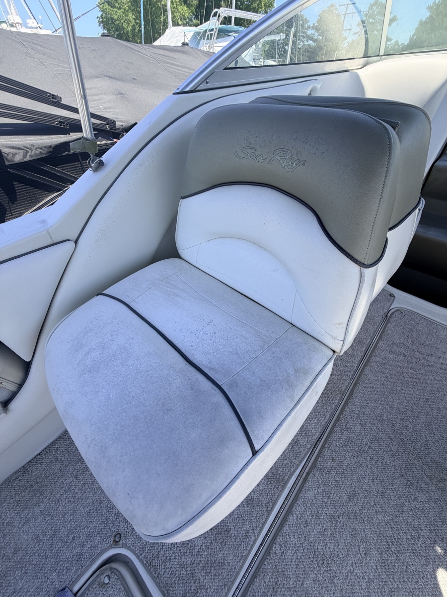 27' 2007 Sea Ray 250 Amberjack