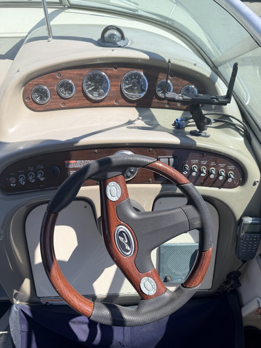 27' 2007 Sea Ray 250 Amberjack