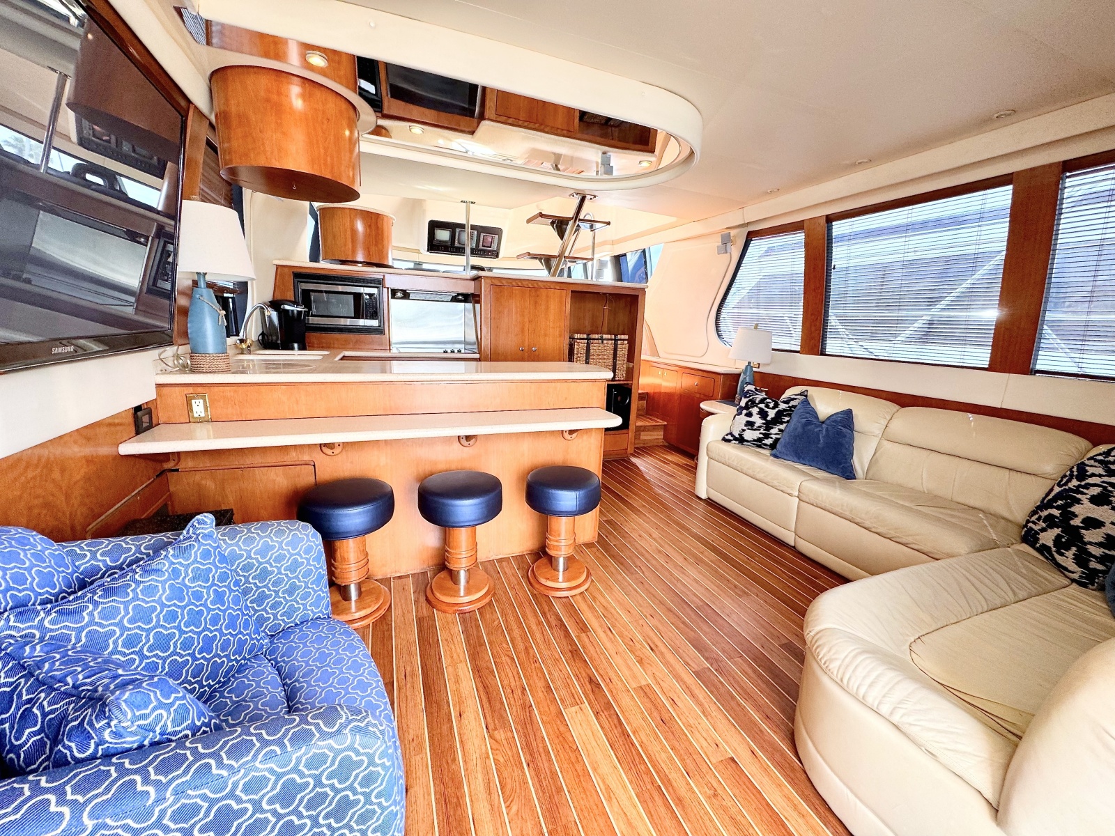 53' 1998 Carver Voyager 530