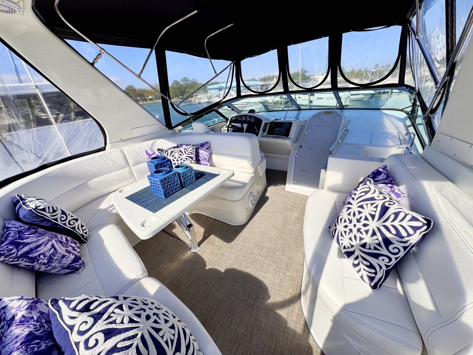 53' 1998 Carver Voyager 530