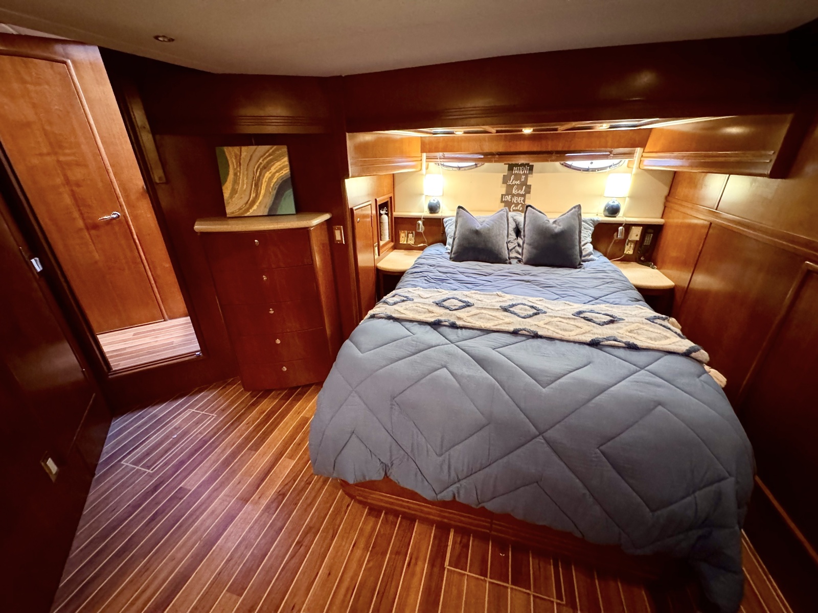 53' 1998 Carver Voyager 530