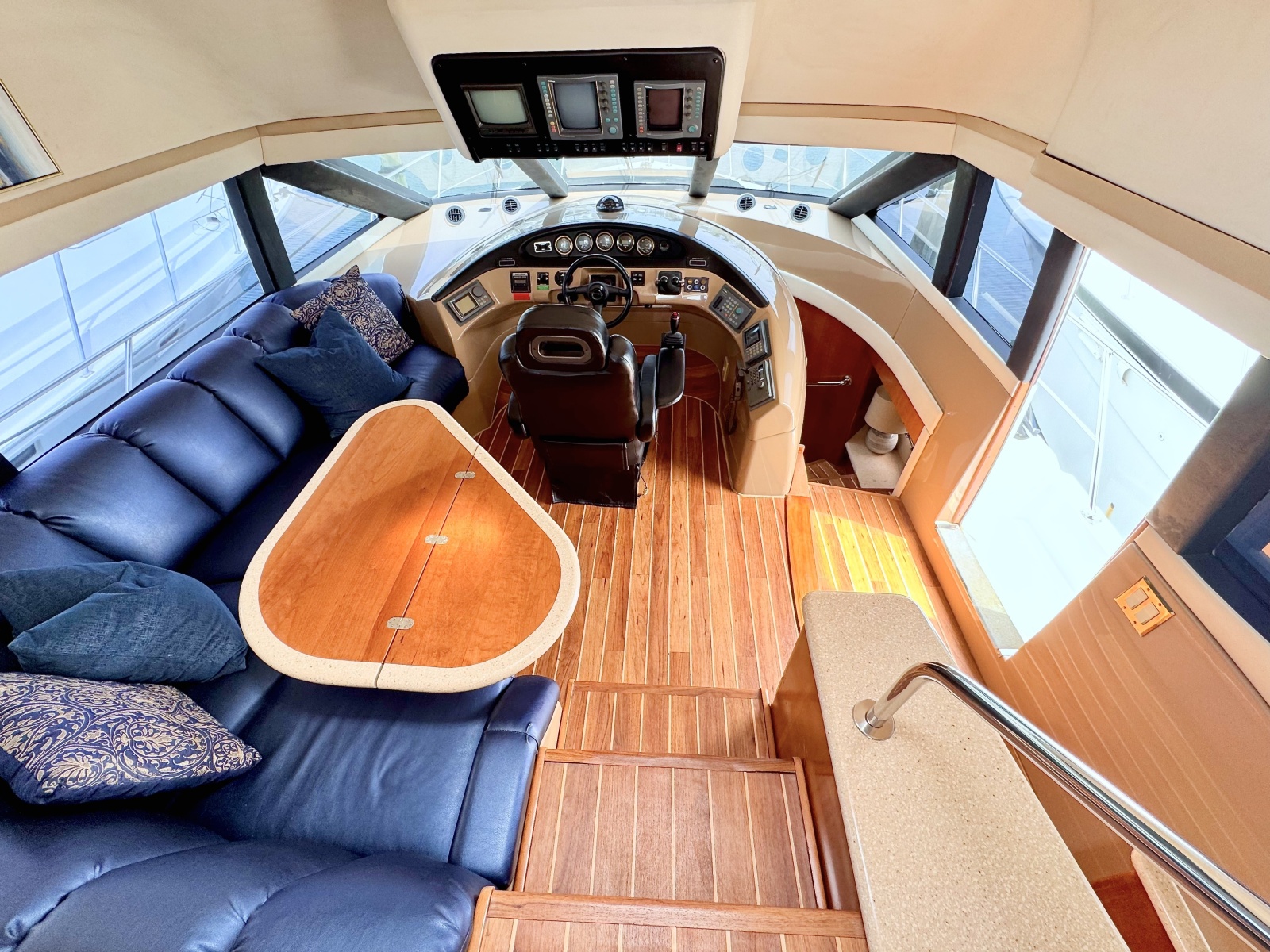 53' 1998 Carver Voyager 530