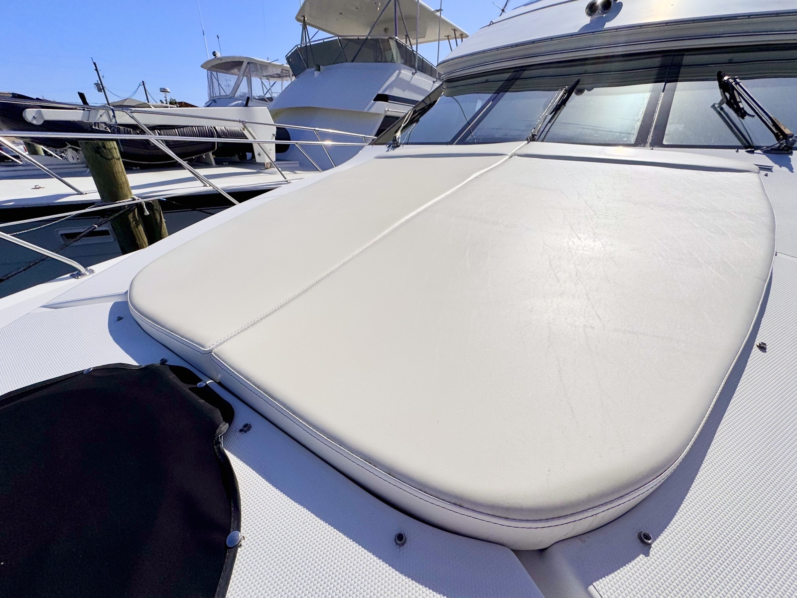 53' 1998 Carver Voyager 530