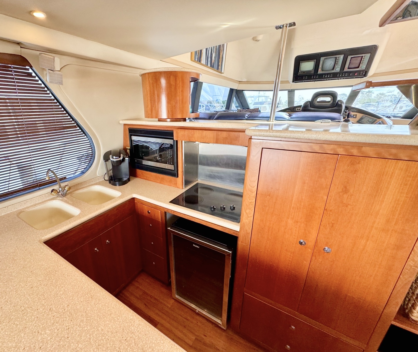 53' 1998 Carver Voyager 530