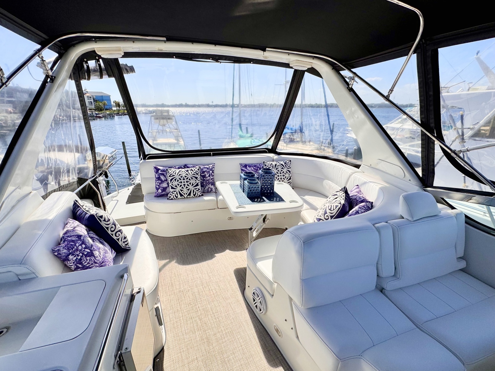 53' 1998 Carver Voyager 530