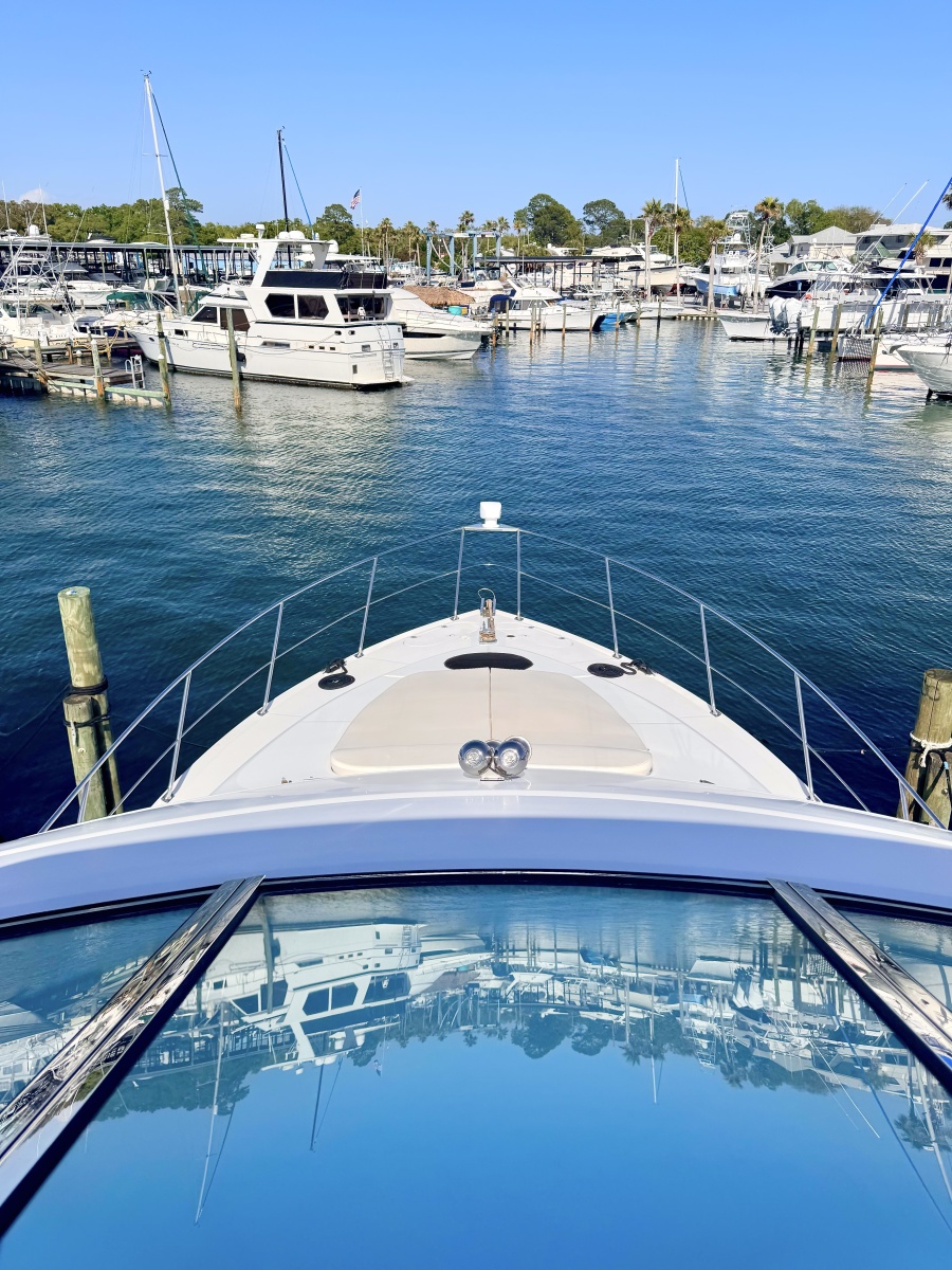 53' 1998 Carver Voyager 530