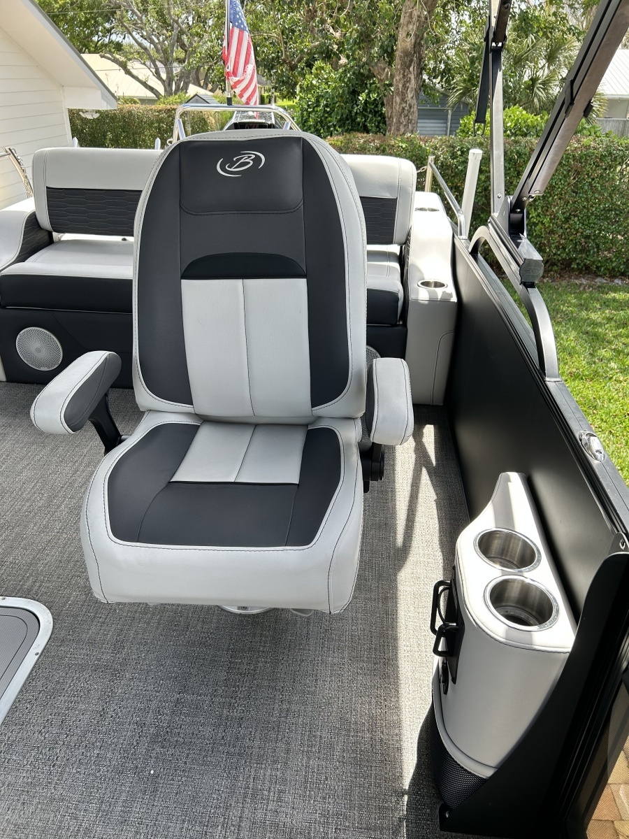 23ft Barletta Yacht For Sale