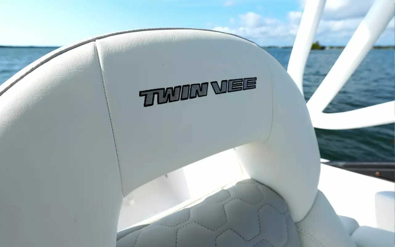 24' 2026 Twin Vee 240 GFX DC