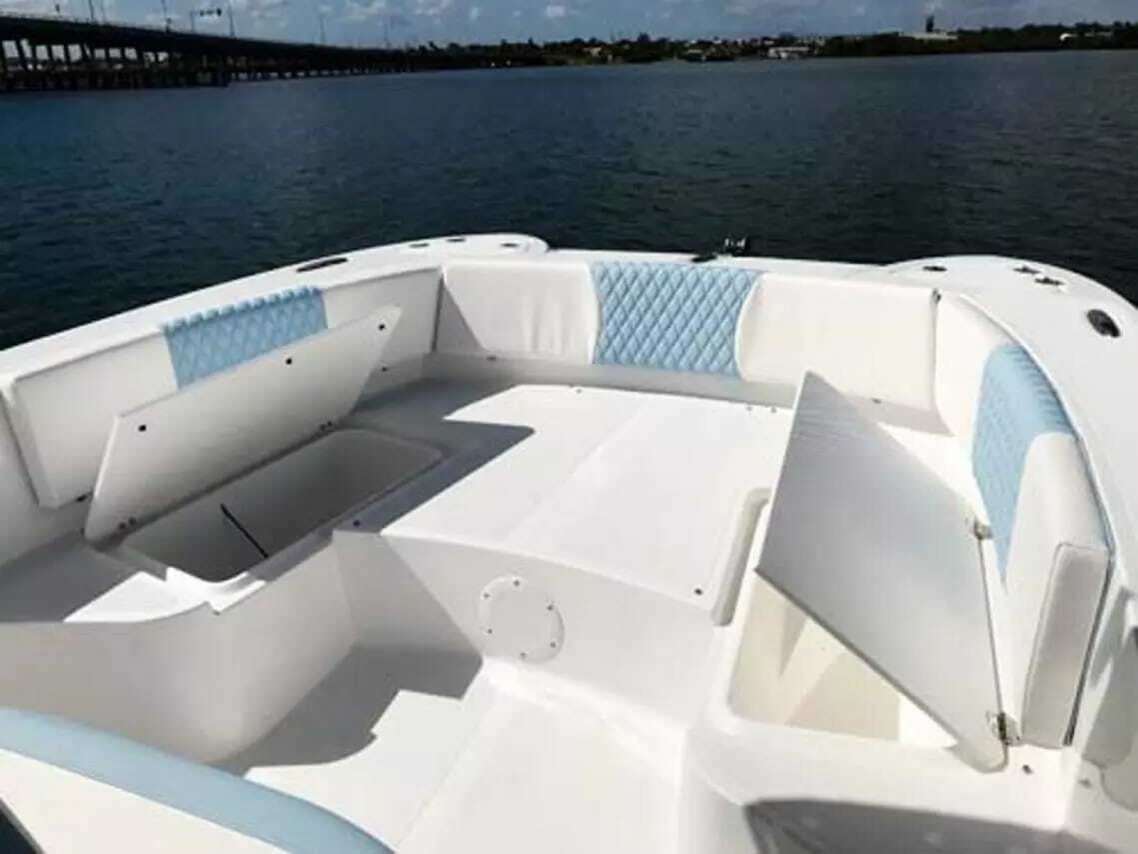 2026 Twin Vee 240 GFX DC