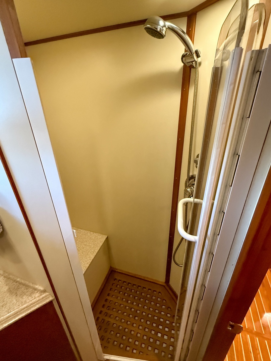 64' 2003 Grand Banks 64 Aleutian RP