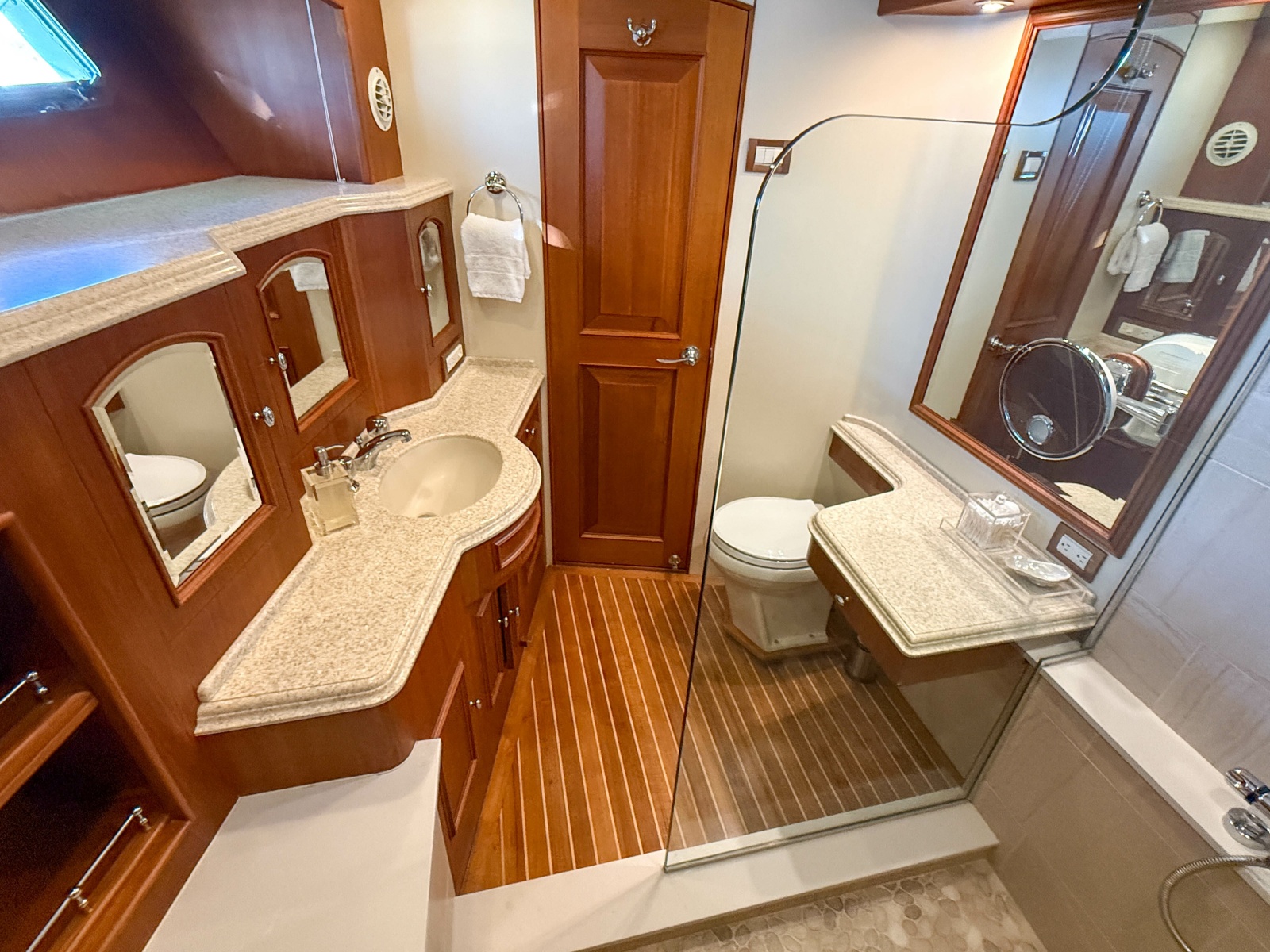 64' 2003 Grand Banks 64 Aleutian RP