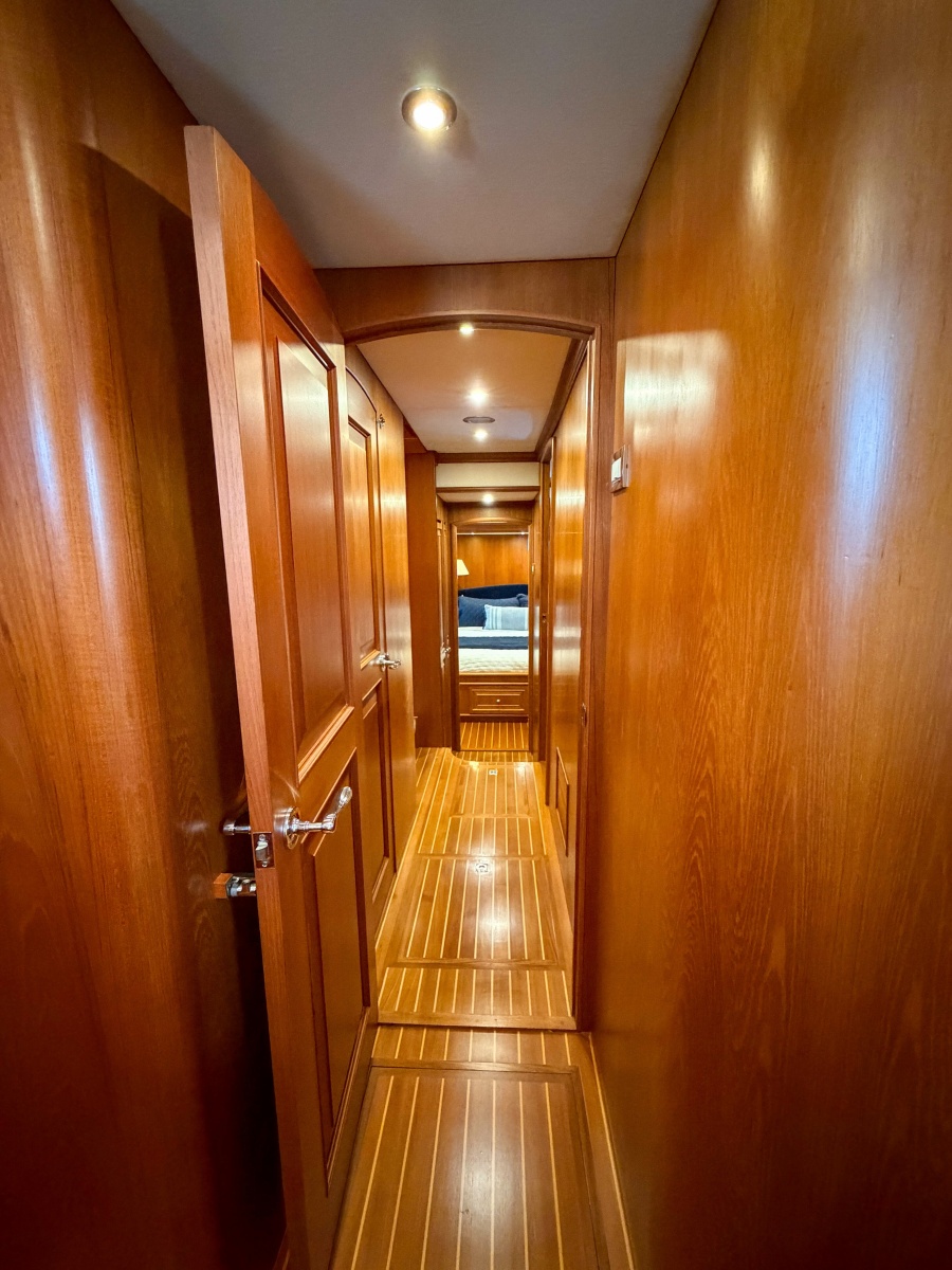 64' 2003 Grand Banks 64 Aleutian RP