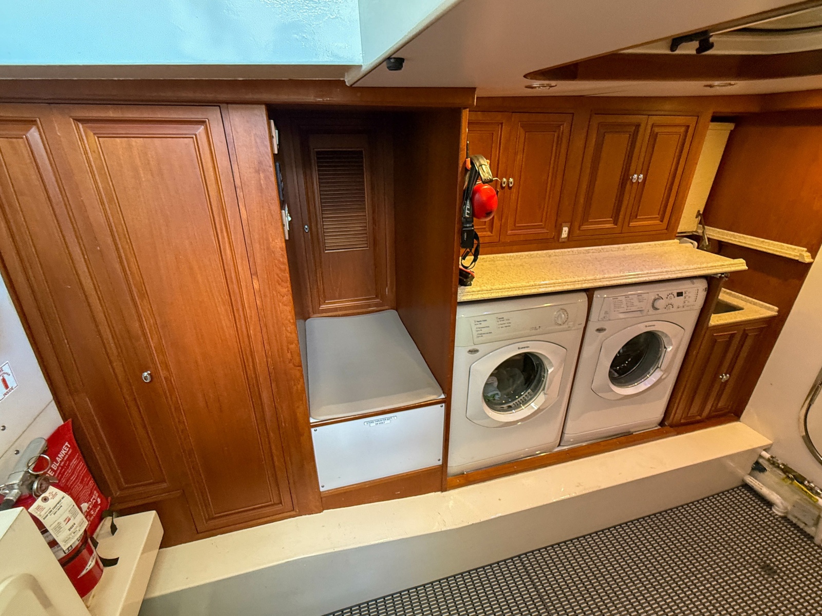 64' 2003 Grand Banks 64 Aleutian RP