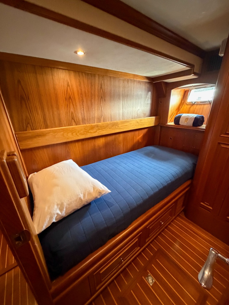 64' 2003 Grand Banks 64 Aleutian RP
