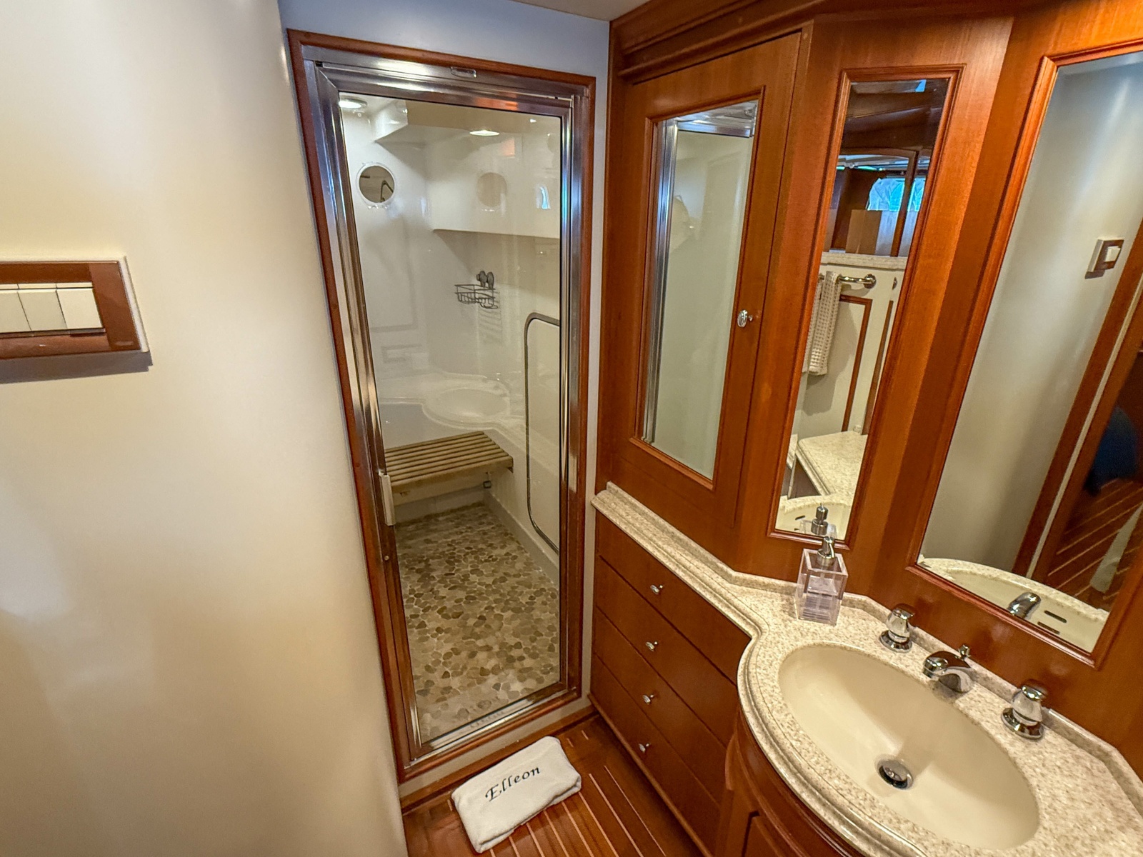 64' 2003 Grand Banks 64 Aleutian RP