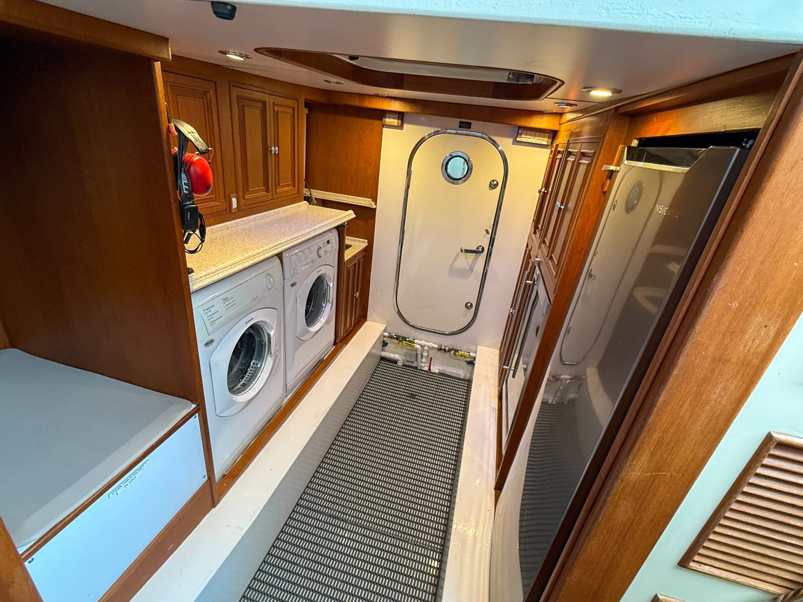 64' 2003 Grand Banks 64 Aleutian RP