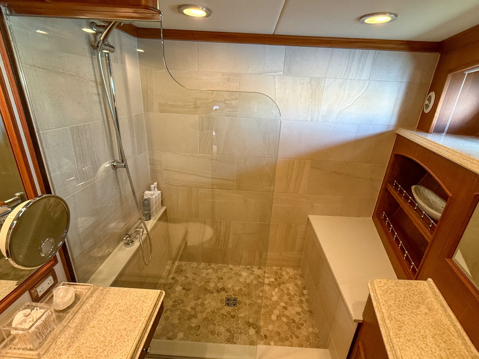 64' 2003 Grand Banks 64 Aleutian RP