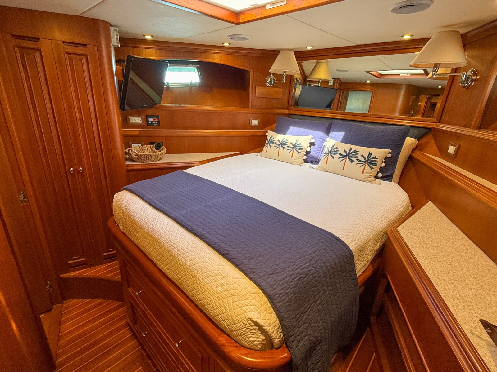 64' 2003 Grand Banks 64 Aleutian RP