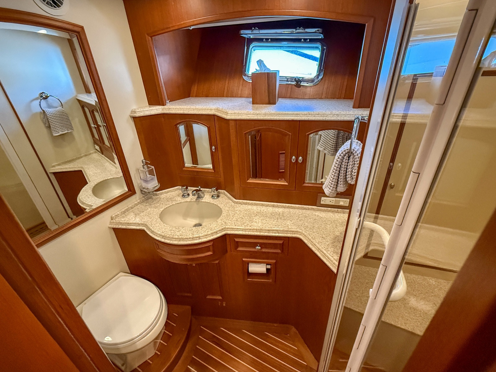 64' 2003 Grand Banks 64 Aleutian RP