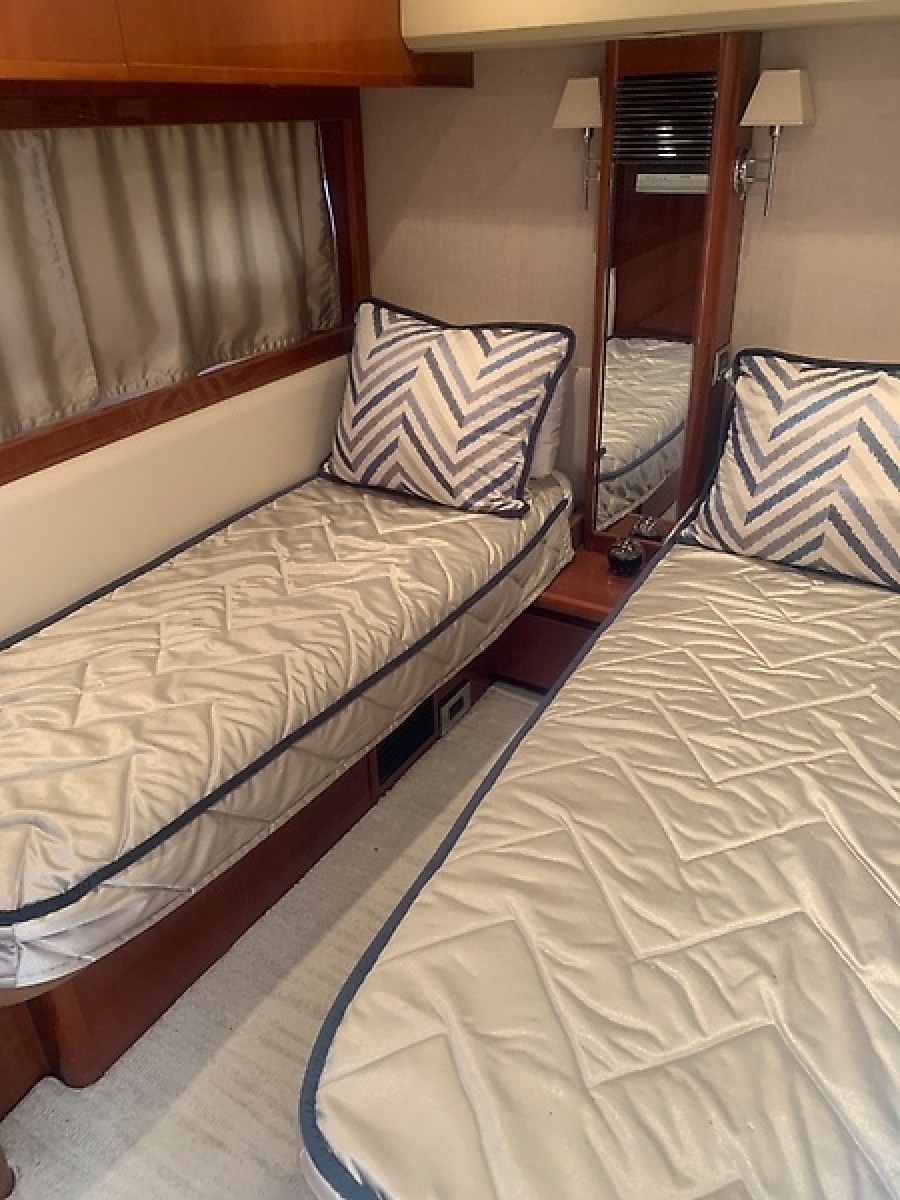 58' 2008 Viking Sport Cruiser