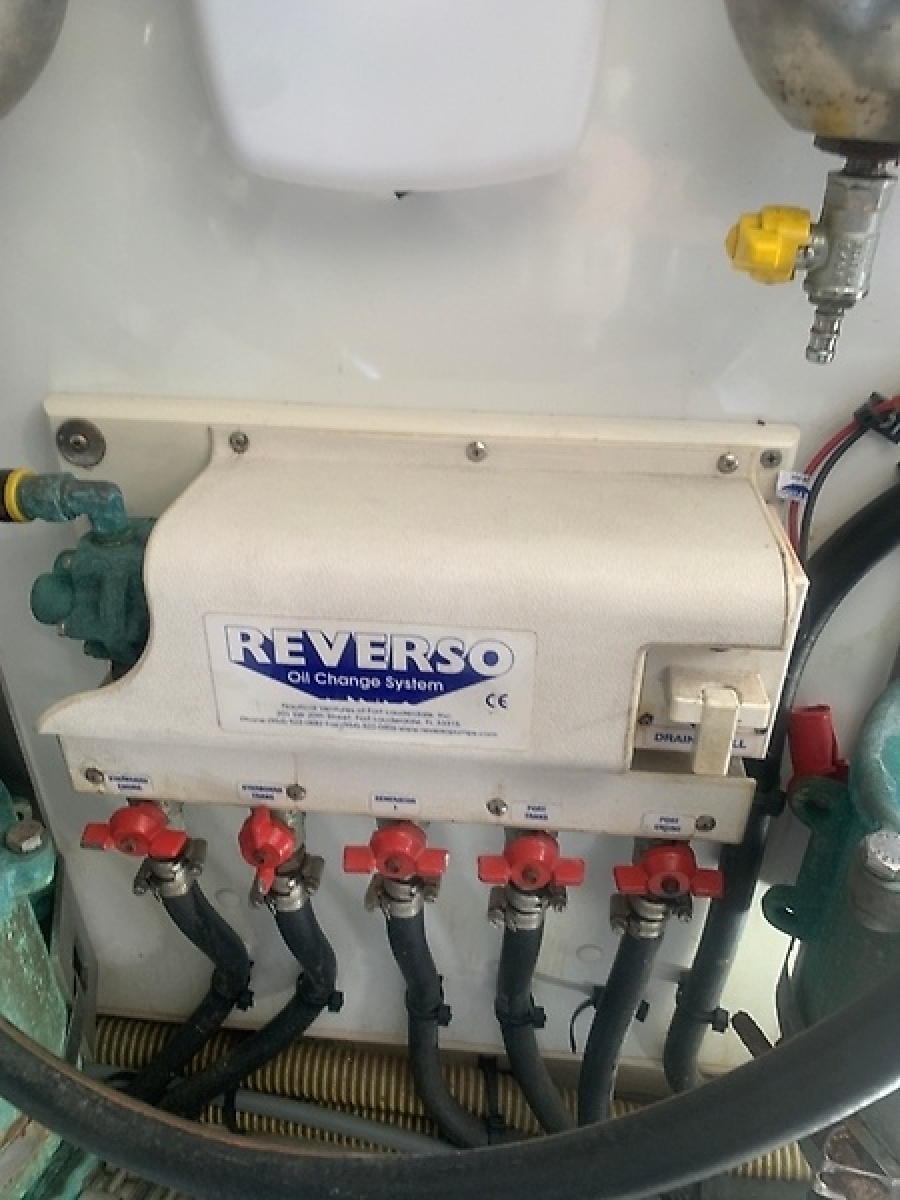 58' 2008 Viking Sport Cruiser